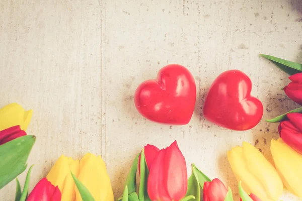 Bukiet tulipanów żółty, fioletowy, czerwony — Zdjęcie stockowe