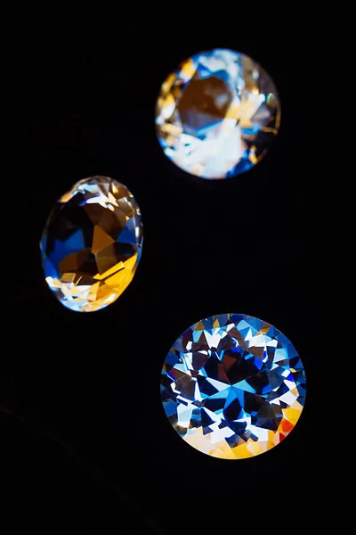 Diamanten op zwart — Stockfoto
