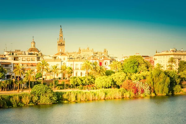 Paisaje urbano de Sevilla, España — Foto de Stock