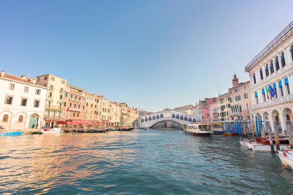 Puente de Rialto, Venecia, Italia — Foto de Stock