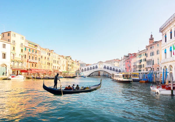 Rialto Köprüsü, Venedik, İtalya — Stok fotoğraf