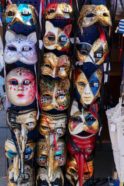 Venetian masks stand — Stock Photo, Image