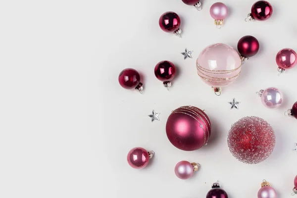 ガラス玉とクリスマスフラットレイシーン — ストック写真