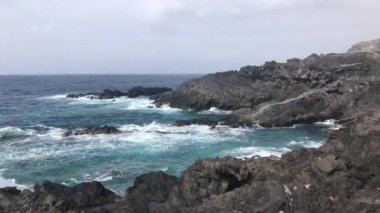 Atlantik Okyanusu su ve kayalar