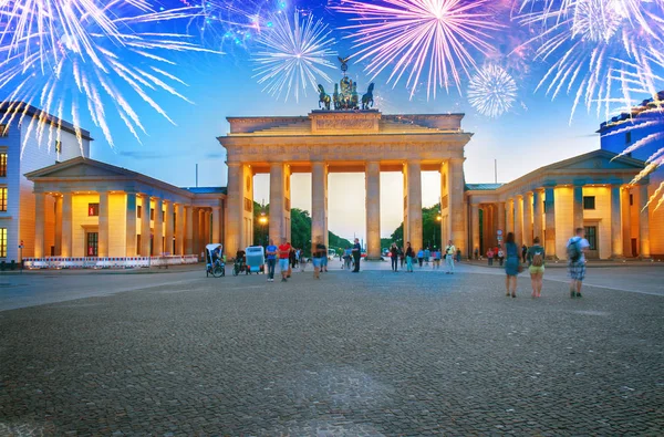 Brandenburg gate at night, Berlin — Stock Photo, Image