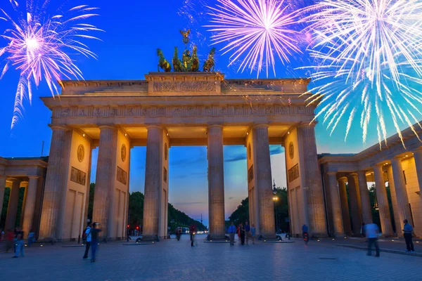 Brandenburg gate at night, Berlin — Stock Photo, Image