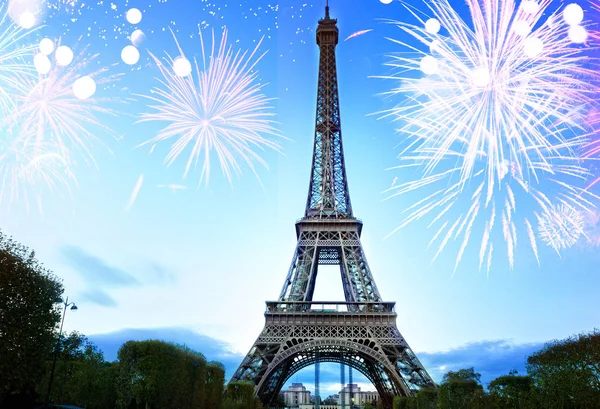 Eiffeltoren in de nacht, Frankrijk — Stockfoto
