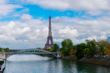 Seine Nehri üzerinde Eyfel turu
