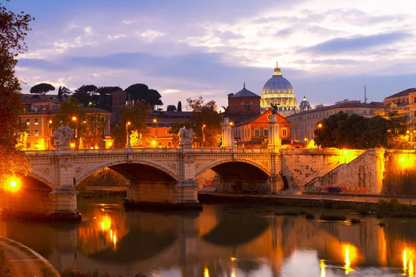 Cattedrale di San Pietro sul ponte — Foto Stock