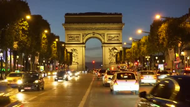 法国巴黎 2017年10月6日 法国巴黎凯旋门前行驶的不同汽车的景色 — 图库视频影像
