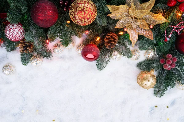 Weihnachtsszene mit Schnee — Stockfoto