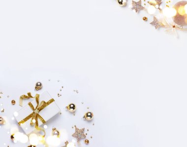 Altın madalyalarla bezenmiş Noel sahnesi