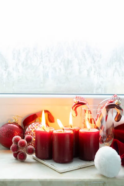 Vánoční scény s hořící světlo — Stock fotografie