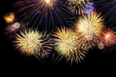 Havai fişek patlamalar siyah