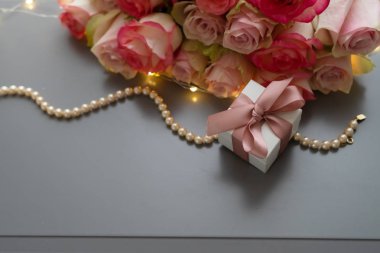 gri taze gül çiçek