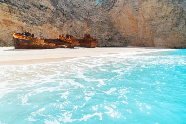 ⬇ Скачать Картинки Shipwreck Beach Greece, Стоковые Фото.