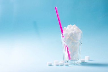 Mavi arkaplanda şeker