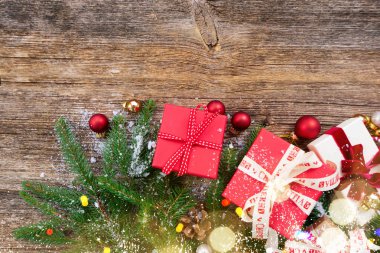 Noel hediyesi vermek