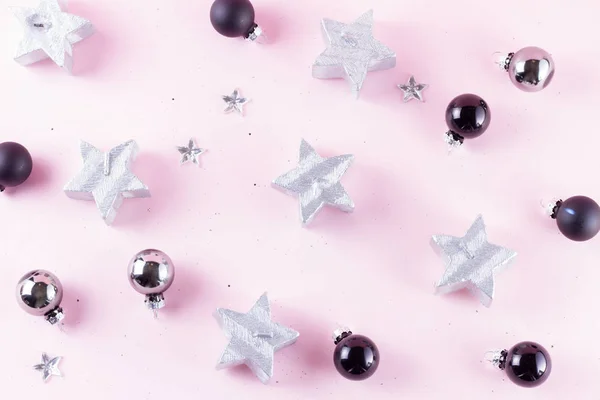 핑크 색으로 된 회색 크리스마스 장식 — 스톡 사진