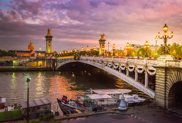 Famouse Alexandre Iii Puente Noche Violeta París Francia Retro Tonificado — Foto de Stock