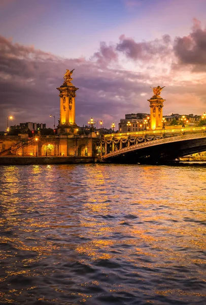 Puente de Alexandre III y Torre Eiffel, París , — Foto de Stock