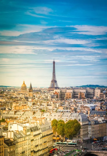 Skyline of Paris with eiffel tower — Stock Photo, Image