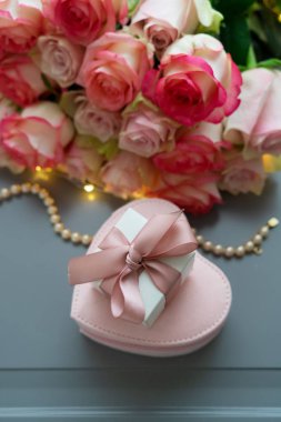 gri taze gül çiçek