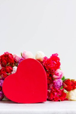 Kalp ile taze Lale çiçek