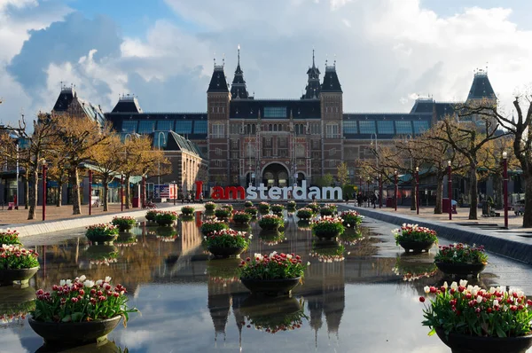 Rijksmuseum e Estátua Eu sou Amsterdam — Fotografia de Stock