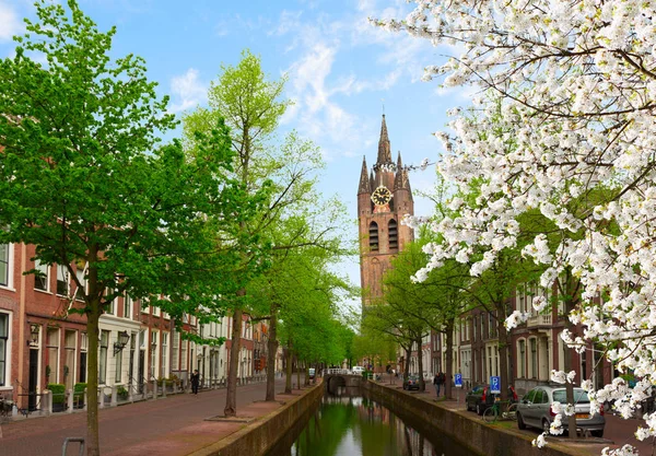 Oude binnenstad van delft in het voorjaar, Nederland — Stockfoto