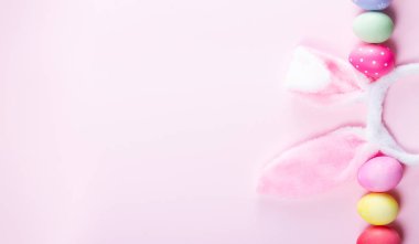 Tavşan kulaklı Paskalya sahnesi