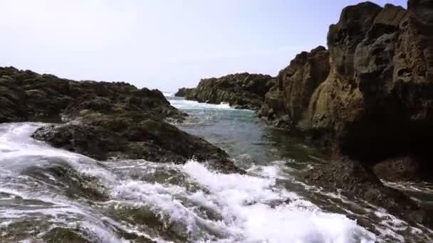 Agua y rocas del océano Atlántico — Vídeos de Stock