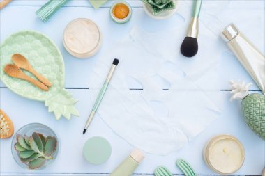 Güzellik arka yüz kozmetik ürünleri ile