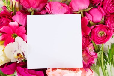 Çiçeklerin düz konumu