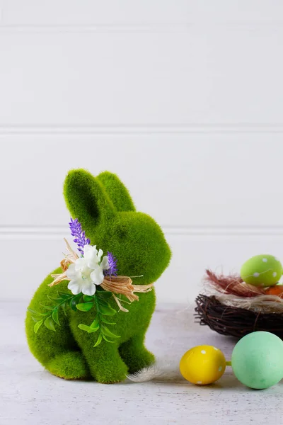 Osterszene mit gefärbten Eiern — Stockfoto