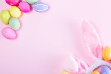 Tavşan kulaklı Paskalya sahnesi