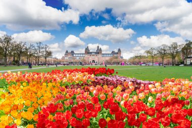 Rijksmuseum ve Amsterdam olduğumu heykeli