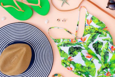 Yaz düz sahne Mayo ile yatıyordu.