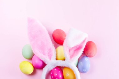 Tavşan kulaklı Paskalya sahnesi