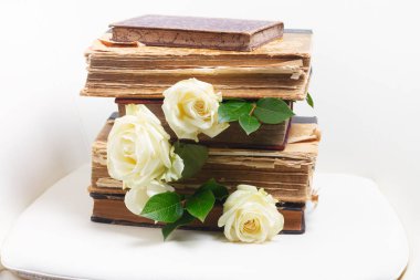 çiçekli eski kitaplar