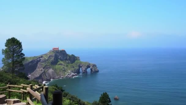 W San Juan de gaztelugatxe — Wideo stockowe