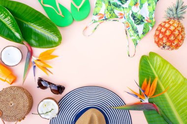 Yaz düz sahne Mayo ile yatıyordu.