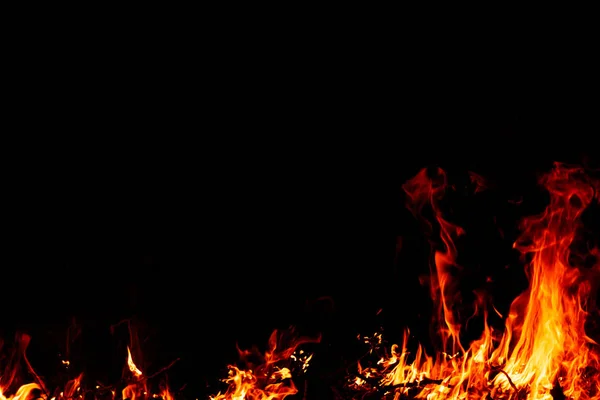 Fuego sobre fondo negro — Foto de Stock