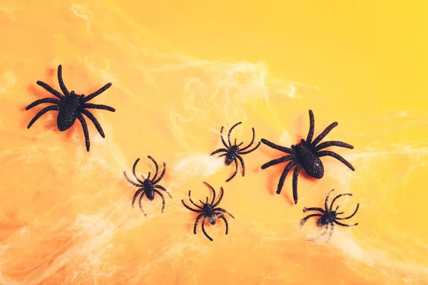 Halloween scéna na oranžovém pozadí — Stock fotografie