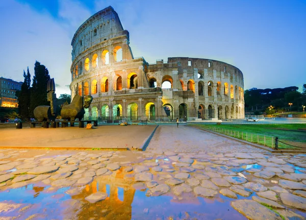 Coliseo en roma, italia — Foto de Stock