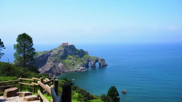 W San Juan de gaztelugatxe — Wideo stockowe