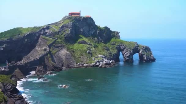 W San Juan de gaztelugatxe — Wideo stockowe