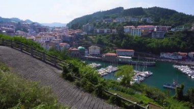 Ondarroa şehir ve bağlantı noktası
