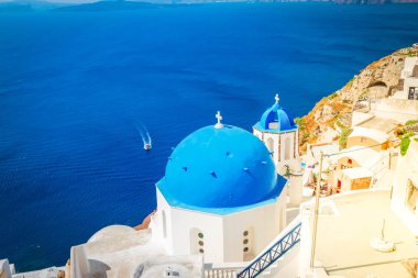 Mavi kubbeli kaldera manzarası, Santorini.