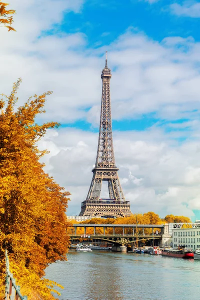 Eiffel tour over Seine river — Stock Photo, Image